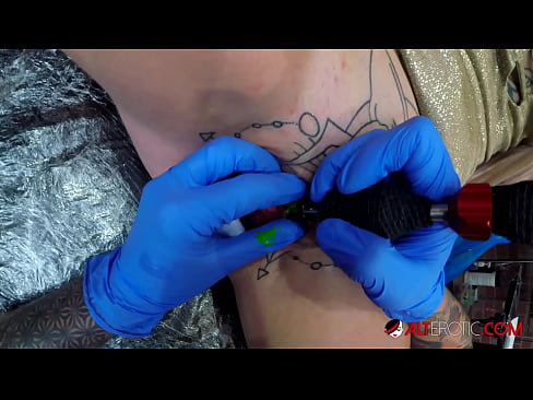 ❤️ Sully Savage mai tsananin jarfa ta yi tattoo a kan kwarin ta ️❌ Labaran batsa ❌❤